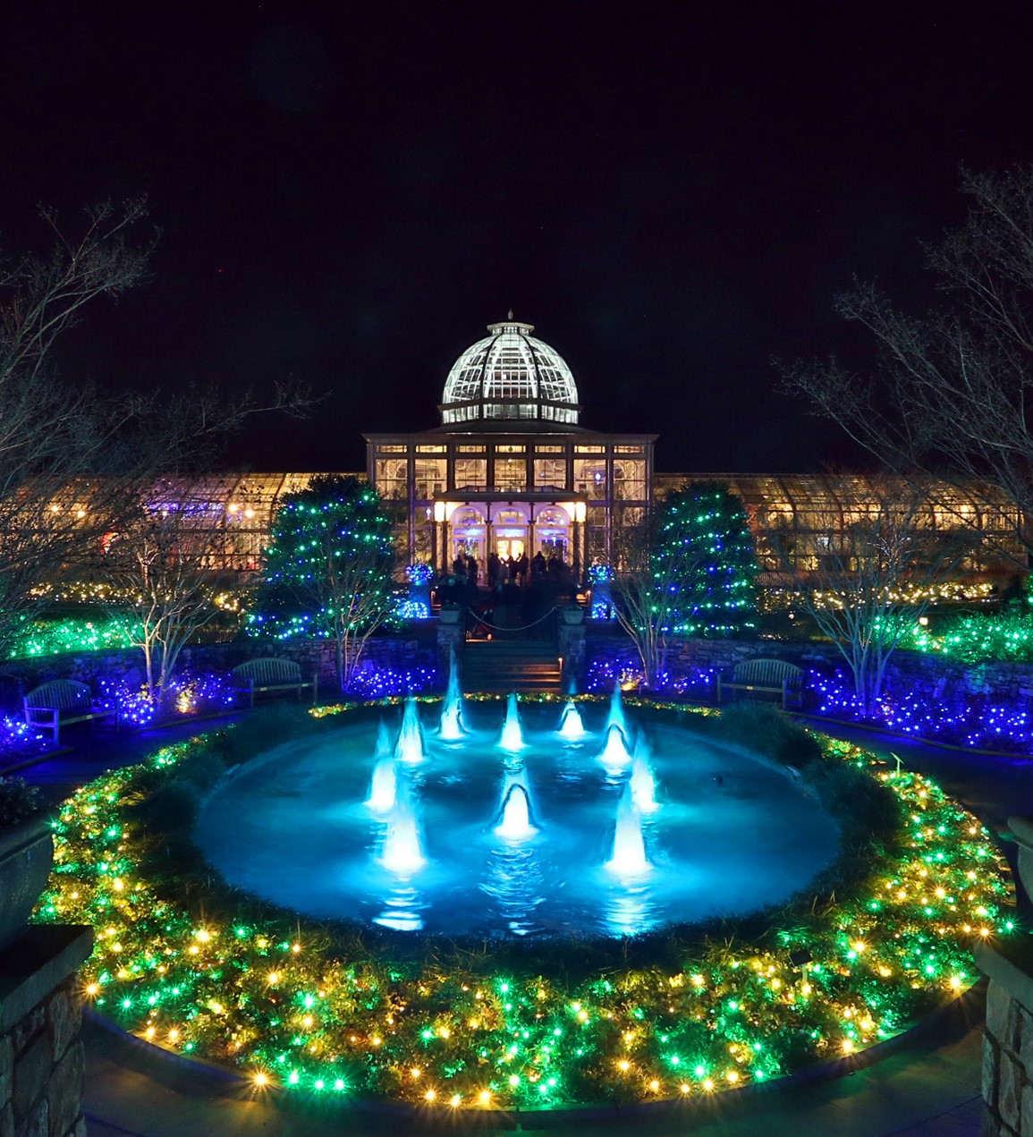 Volunteers power annual light show | Beacon